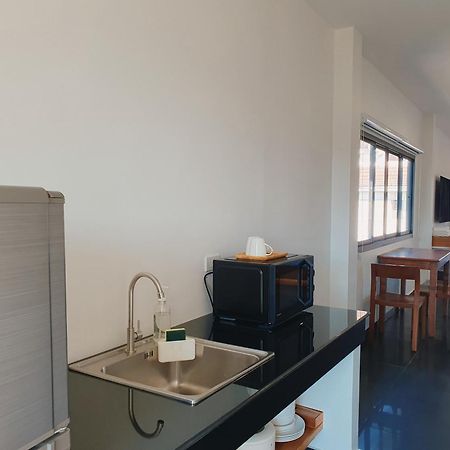 The Sila Suites - Intrawarorot Chiang Mai Exteriör bild