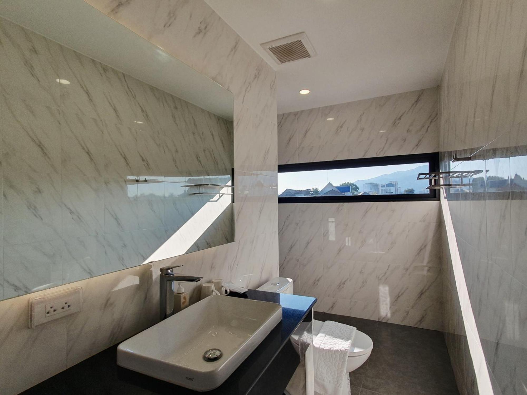 The Sila Suites - Intrawarorot Chiang Mai Exteriör bild