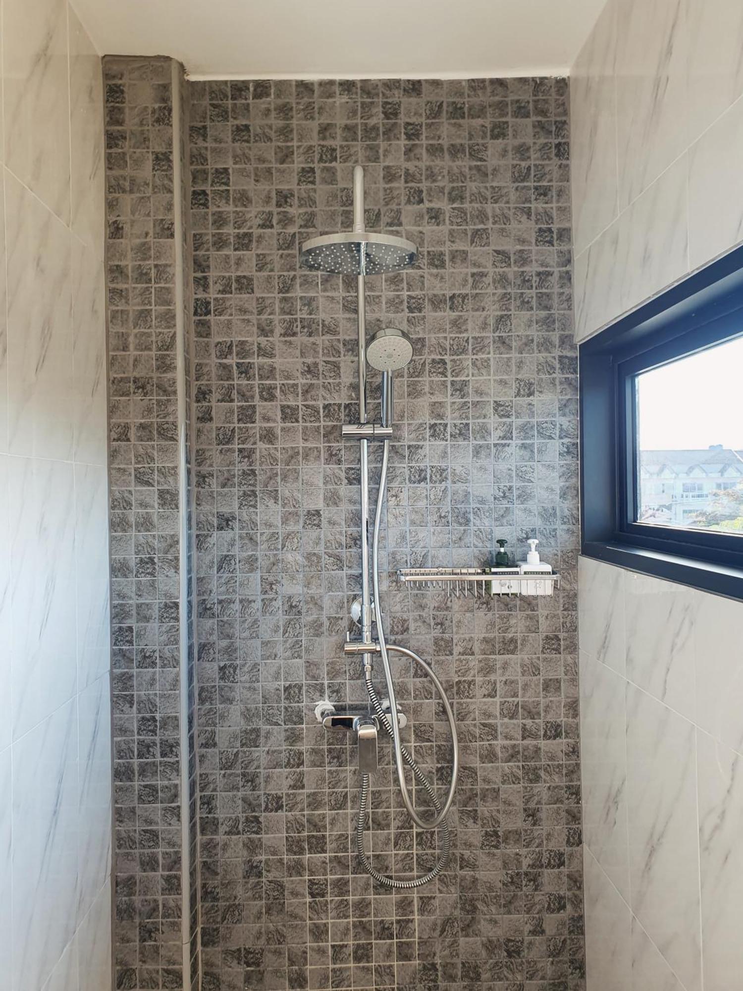 The Sila Suites - Intrawarorot Chiang Mai Exteriör bild