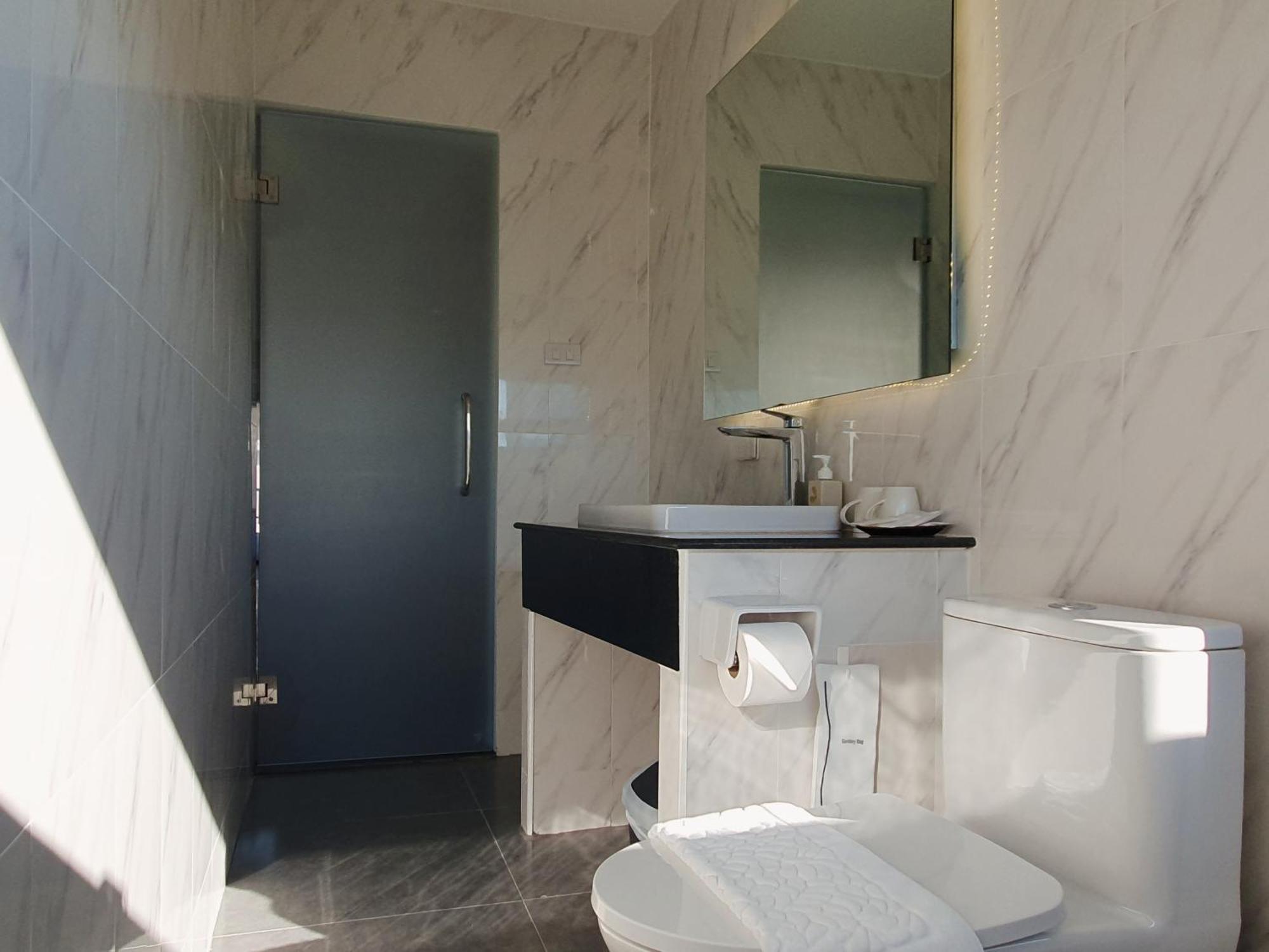 The Sila Suites - Intrawarorot Chiang Mai Exteriör bild
