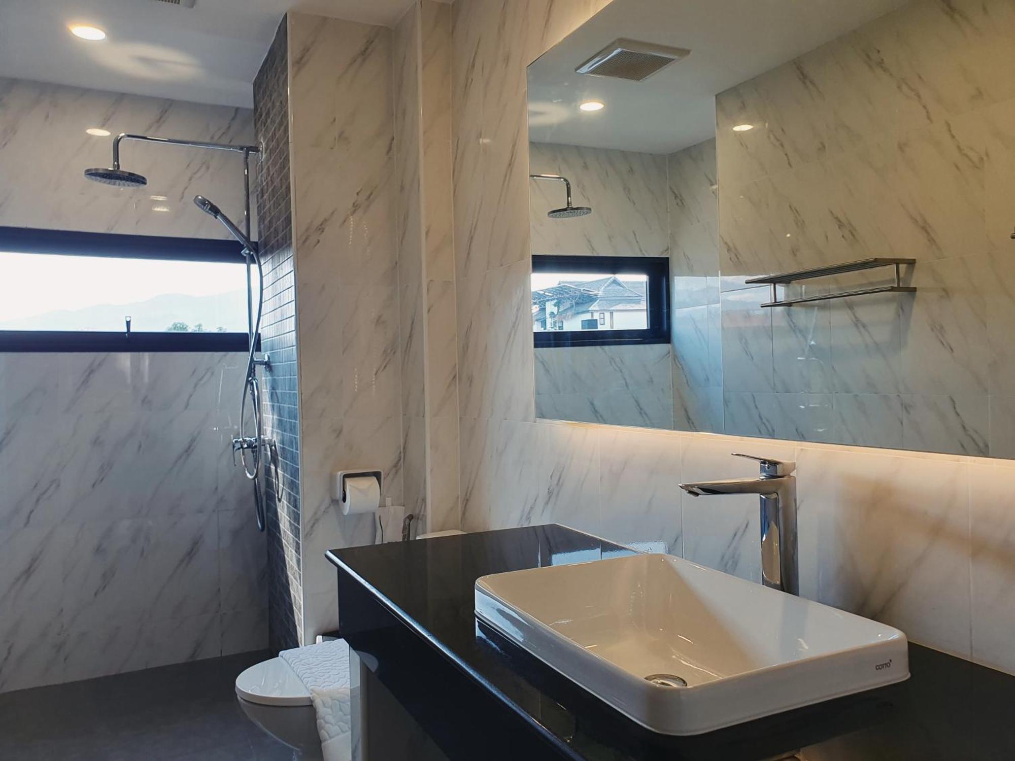 The Sila Suites - Intrawarorot Chiang Mai Exteriör bild